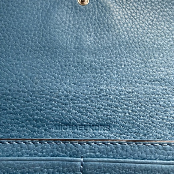 Michel Kors wallet - Picture 5 of 8